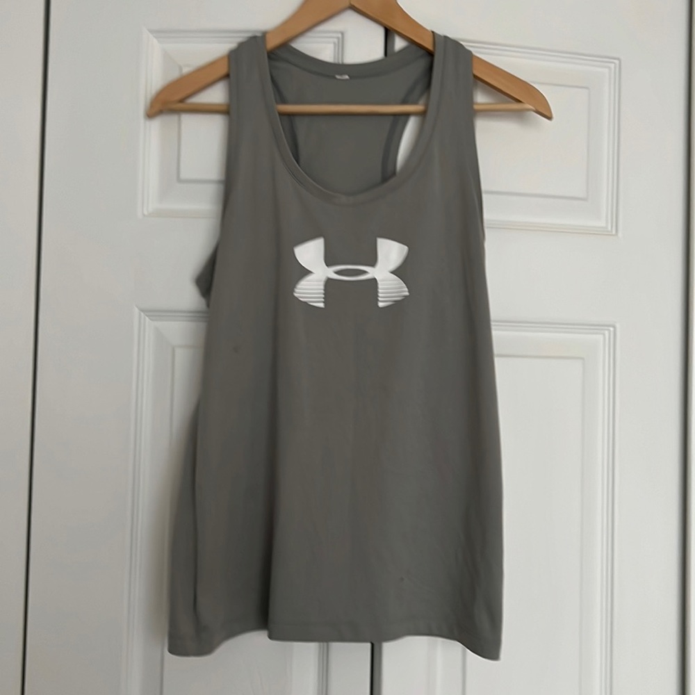 UNDER ARMOUR gray tank